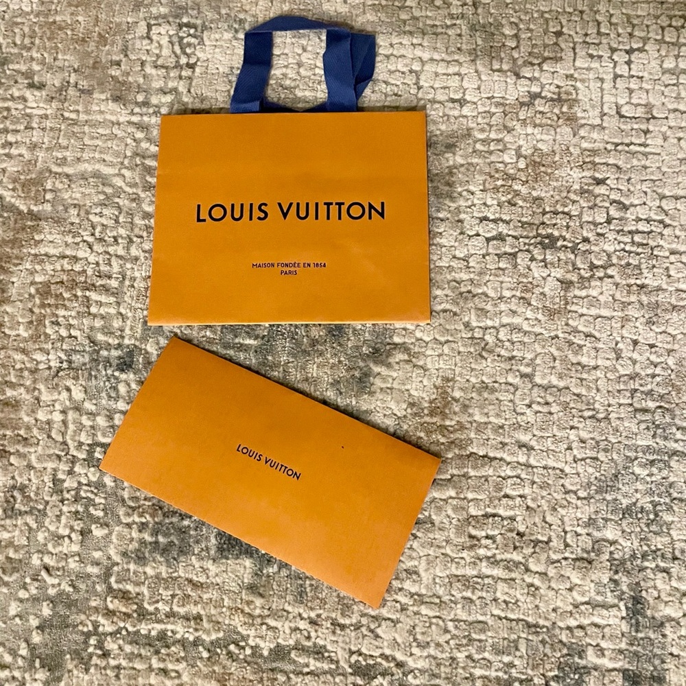 Louis Vuitton Shopping bag and envelope